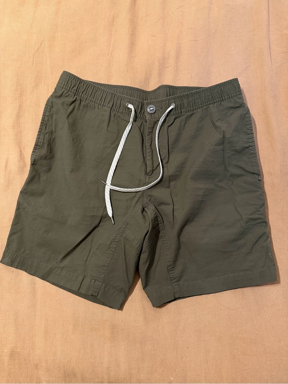 Vuori Olive Green Elastic Waist Pull-On Shorts with Zip Pocket
